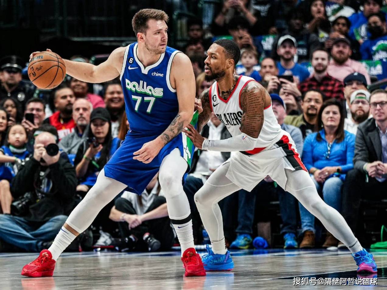 英雄联盟2025总决赛-包含社区盾冲刺阶段再迎强敌；摩纳哥远射贴柱；主帅态度——质疑声仍在；细节决定成败的词条